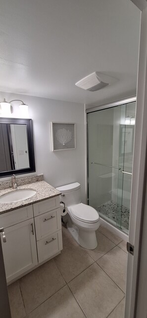 Douche, serviettes fournies