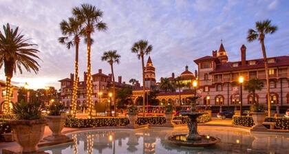 La Casa Caliente - Spa | Romantic Tiny Retreat Near Beaches & Old Town