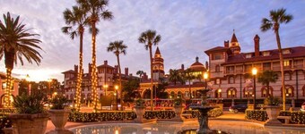 La Casa Caliente - Spa | Romantic Tiny Retreat Near Beaches & Old Town