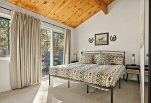 4 bedrooms, desk, travel crib, free WiFi
