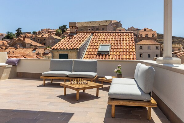 Deluxe Double Room, 1 King Bed with Terrace (3) | Terraço/pátio