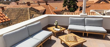 Deluxe Double Room, 1 King Bed with Terrace (3) | 城市景
