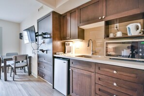 洗碗机、厨具/餐具、餐桌