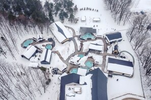 Exterior - King Suite – heated Pool, Sauna & Kitchen (Shanty Bay)