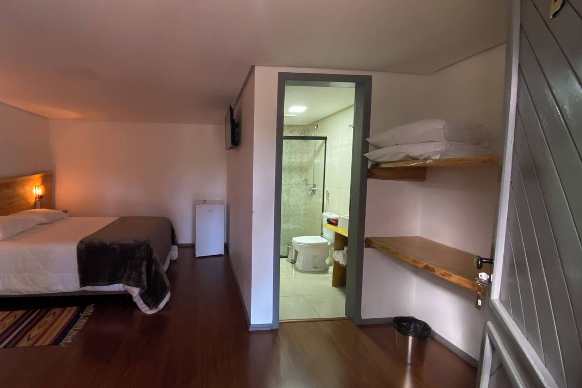 Desk, laptop workspace, WiFi (free)