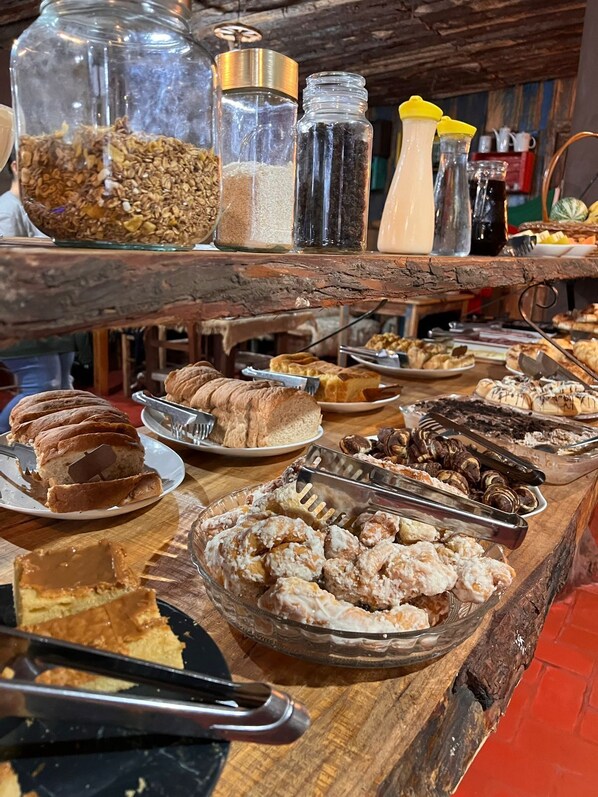Free daily buffet breakfast - Pousada Refugio Fortal (Cambará do Sul)