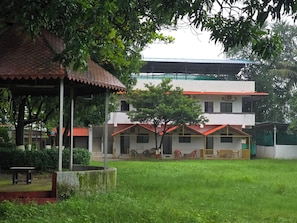 Garden view - SAAZ RESORT AND LAWN (Khalapur)