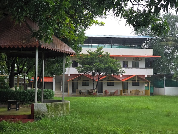 Garden view - SAAZ RESORT AND LAWN (Khalapur)