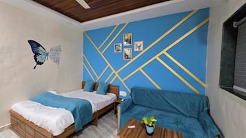 1 habitación, escritorio y espacio para trabajar con laptop