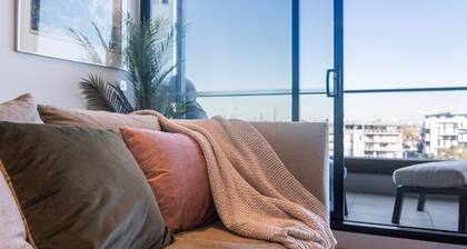 Wellness and Style - 2BR Apartment with Pool, Hot Tub and Gym