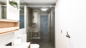Shower, hair dryer, towels