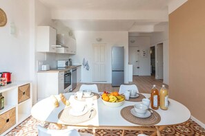 Dining - Spacious, warm and comfortable apartment (Pertuis)