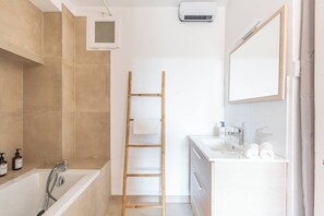 Hair dryer - Spacious, warm and comfortable apartment (Pertuis)