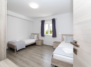 Lejlighed (Three Bedroom Apartment Kurte with Ga) | 3 soveværelser, baby-/barnesenge (tillægsgebyr)