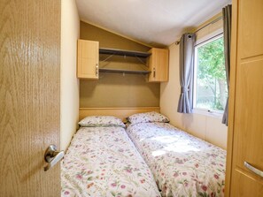 3 bedrooms, individually decorated, individually furnished, free WiFi - Caravan 941 (Clacton-on-Sea)