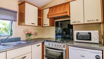 Cookware/dishes/utensils