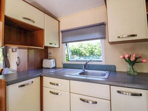 Cookware/dishes/utensils