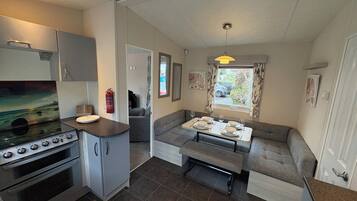 Cottage | Private kitchen | Cookware/dishes/utensils