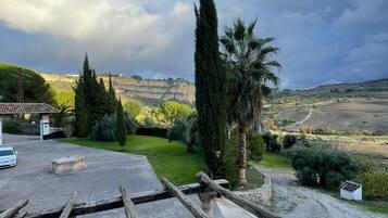 Comfort Double or Twin Room, City View | Free WiFi, bed sheets