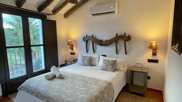 Kahden hengen comfort-huone (yksi tai kaksi sänkyä), kaupunkinäköala | Ilmainen Wi-Fi, vuodevaatteet