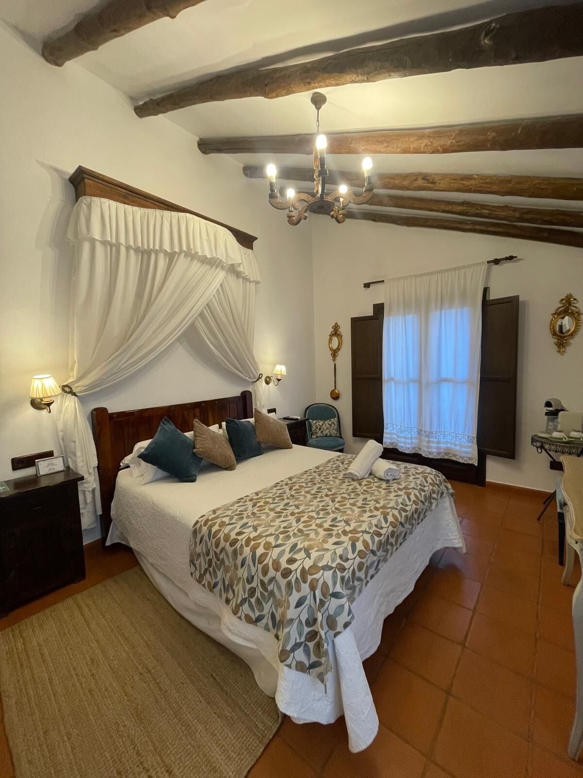 ห้องคอมฟอร์ทดับเบิลหรือทวิน, วิวเมือง | Wi-Fi ฟรี, ผ้าปูที่นอน