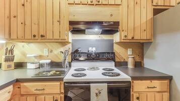 Microondas, horno, parrilla de estufa y lavavajillas