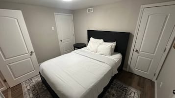 2 bedrooms, desk, iron/ironing board, travel crib