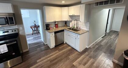 6th street 101 - Walk to Main St