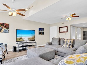Smart TV, offices - Canal Place Unit 8 harbor views with boat dock (Destin)