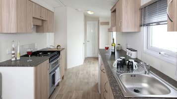 Cottage | Private kitchen | Cookware/dishes/utensils