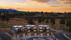 Interior - 2 Units Minutes to Old Bend, Deck + Hot Tub 1204 Skyline Ranch by Avantstay (Bend)