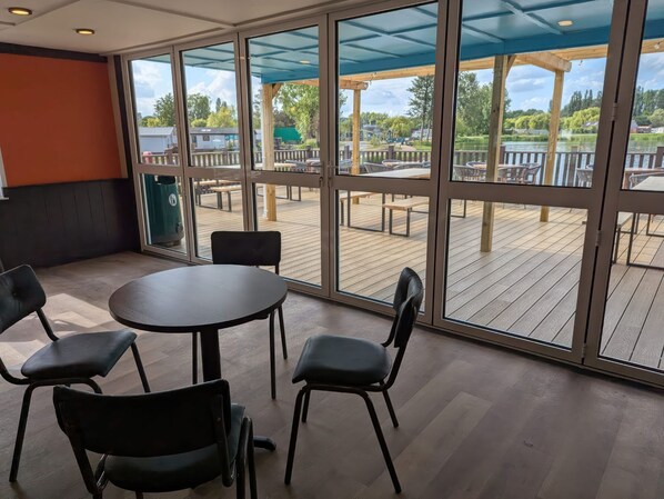 Dining - Nature's Nook - Billing Aquadrome (Northampton)
