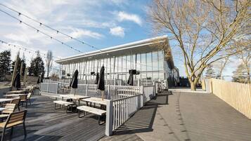 Tempat makan outdoor