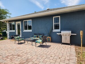 Terrace/patio - Charming lakefront 3BR 3BA house w/ EV chg in heart of Mt. Dora. Nature abounds. (Mount Dora)