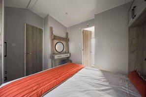 2 bedrooms, individually decorated, individually furnished, free WiFi