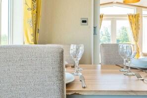 Dining - Serenity Shores - Billing Aquadrome (Northampton)