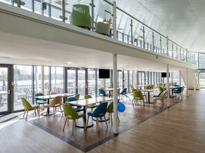 Dining - Serenity Shores - Billing Aquadrome (Northampton)