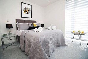 Room - Dray Court - Luxury 2 Bedroom Apartment (Castle)