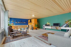 電視、壁爐、音響