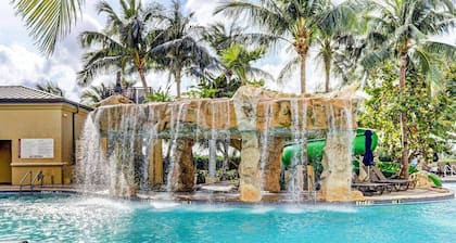 2B Beachfront condo! Pool! Games! 15 mins to PBI!
