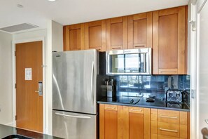 Mikrowelle, Ofen, Herdplatte, Geschirrspüler