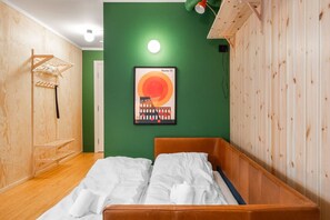 WiFi, bed sheets