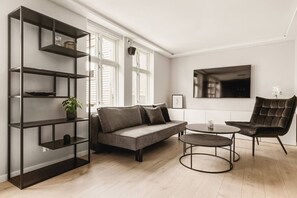 TV, fireplace, stereo