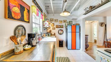 Fridge, stovetop, coffee/tea maker, toaster