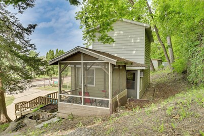 Walk to Wyalusing Beach: Cabin w/ River View!