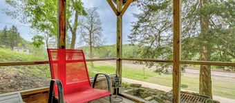 Walk to Wyalusing Beach: Cabin w/ River View!