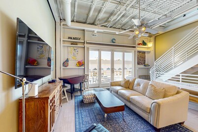 Rehoboth Beach dog friendly townhome w/deck, patio, grill close to marina