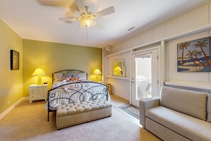 4 bedrooms, iron/ironing board, internet, bed sheets