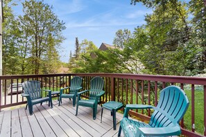 Property grounds - Walk-to-lifts house w/ mountain view, deck, fireplace, shared pool & tennis, w/d (Warren)