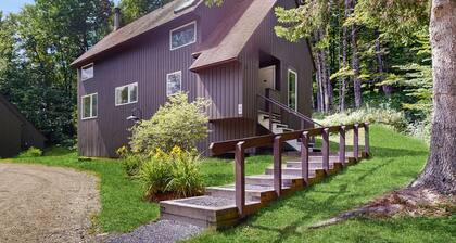 Walk-to-lifts house w/ mountain view, deck, shared pool & tennis, w/d